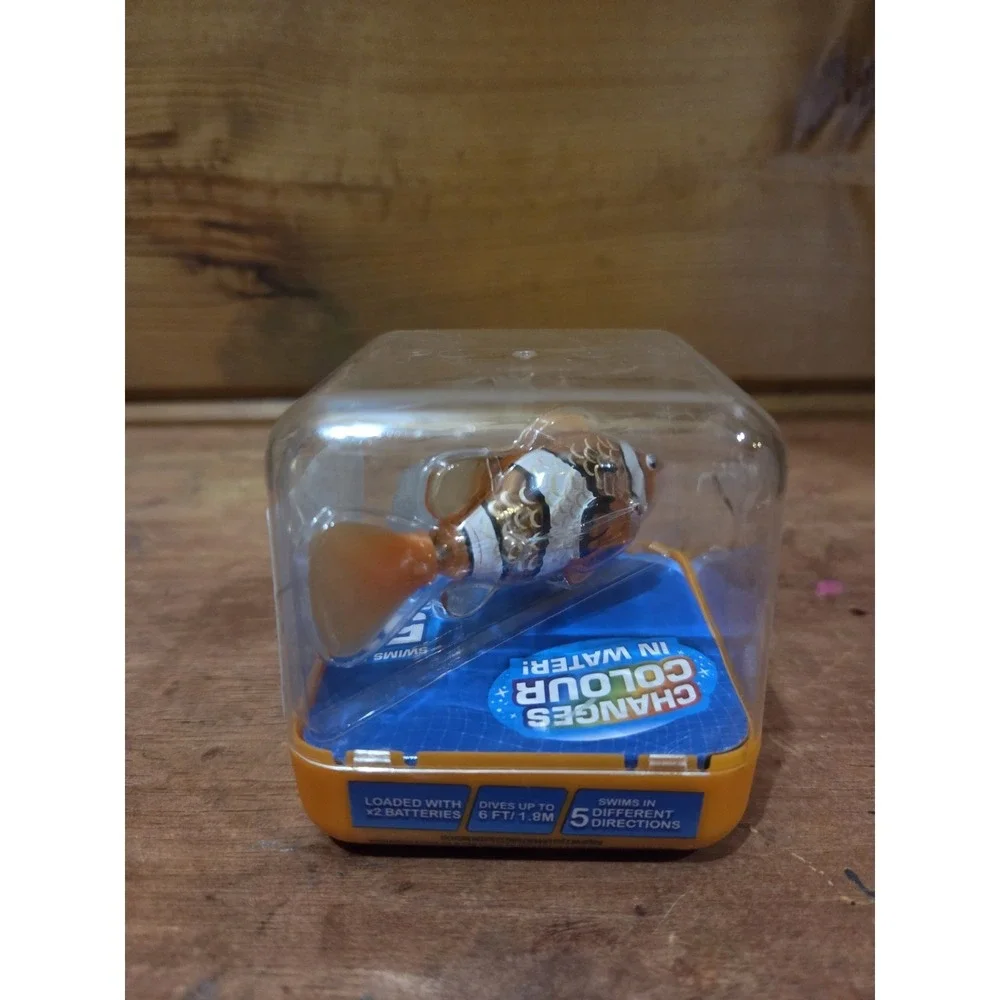 ZURU Robo Alive Robotic Swimming Fish New Water Activated Orange ZB3